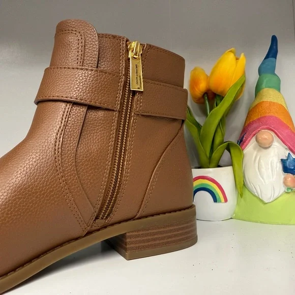 SALE! 😌😌❤️❤️❤️❤️ boots 👢! Brand new authentic ankle boots - Picture 3 of 3